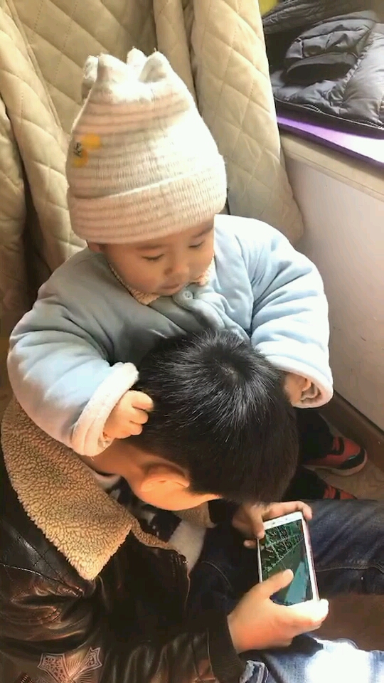 闻一闻,头发有这么臭吗?