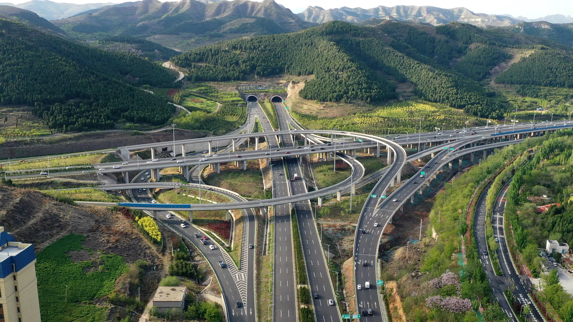 航拍济南最大的互通立交桥