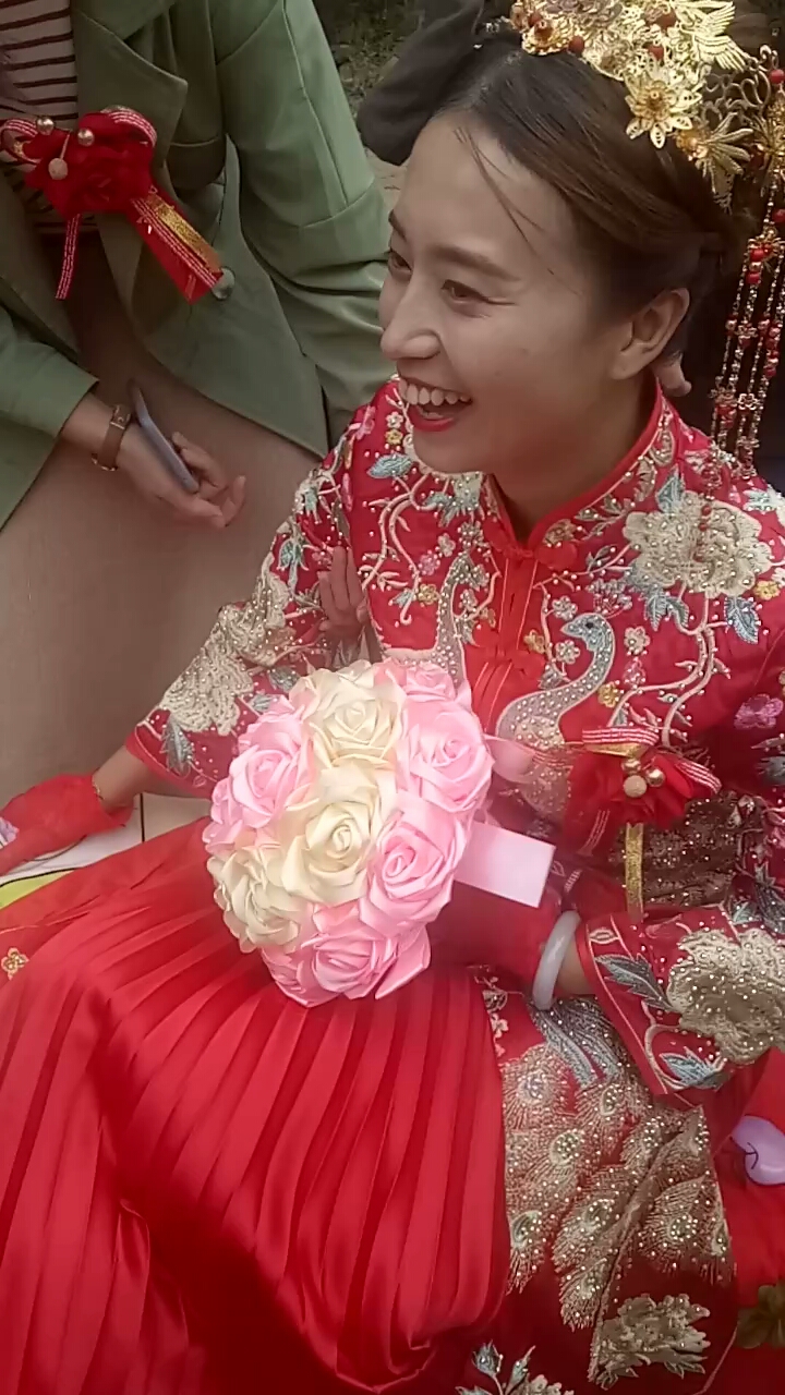 看这个接新娘子的方式