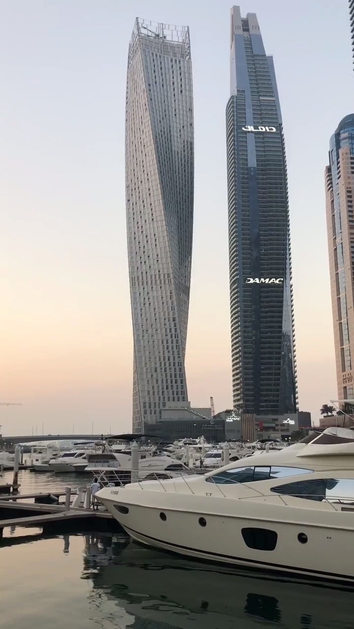 世界最扭曲的塔在迪拜