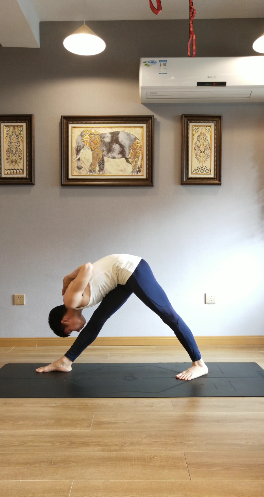 你喜欢的样子我都有#站立单腿背部伸展式,瘦背又瘦腿