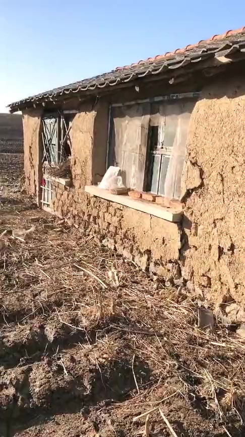 搞笑段子#村里要拆迁了,家里的破房子收拾一下,也能换个商品房