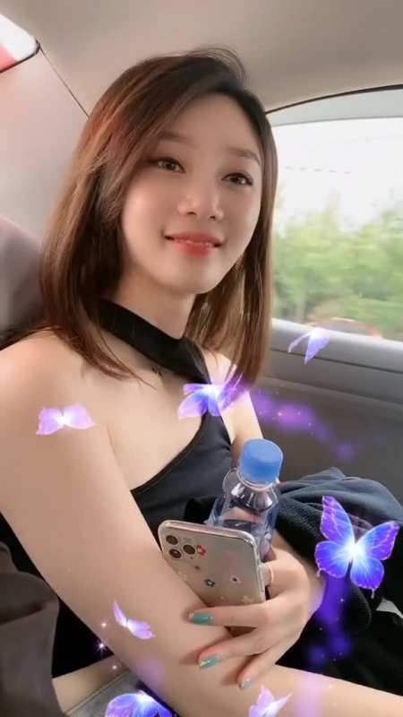 一天的工作结束了,开开心心下班回家#最美车模#张芮尔