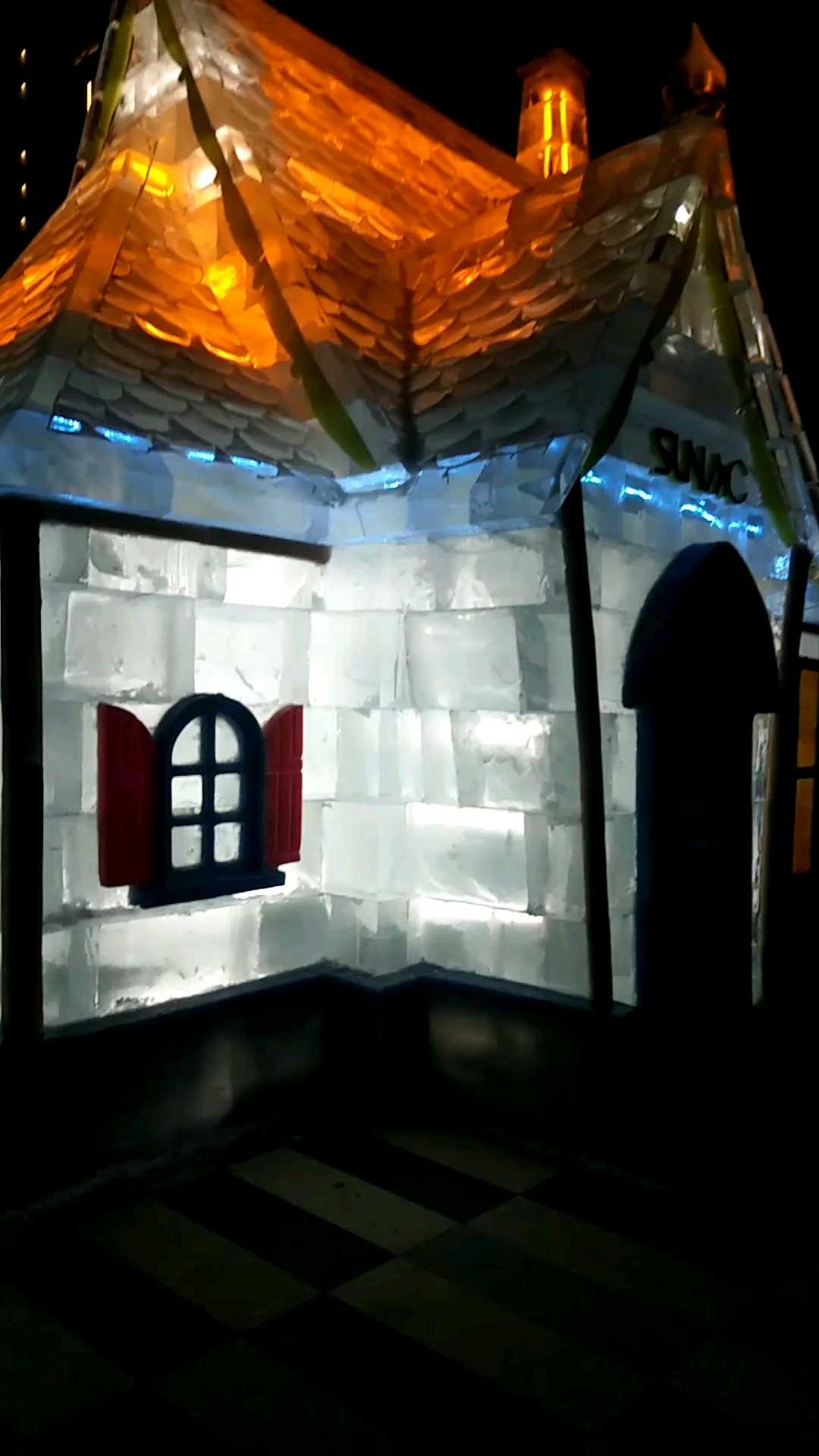 小冰雕房子和冰壶建筑