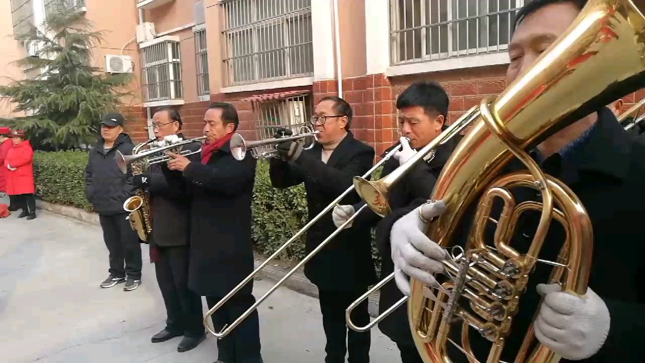 新声夺人#民间的中老年军乐队心演奏特精彩