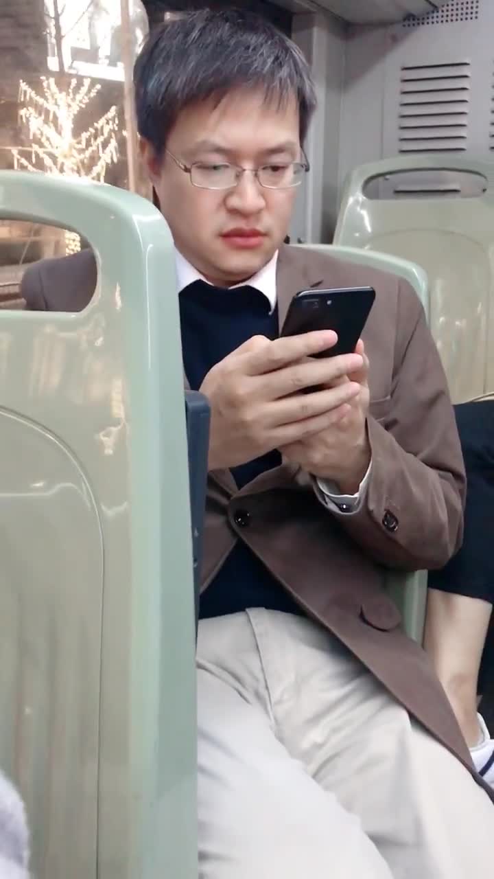 男神孟湛今天在公交车上等你,我这无处安放的大长腿啊