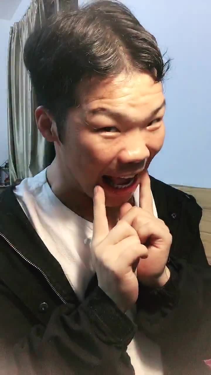 梳个小分头照样可爱!你说气人不!指纹