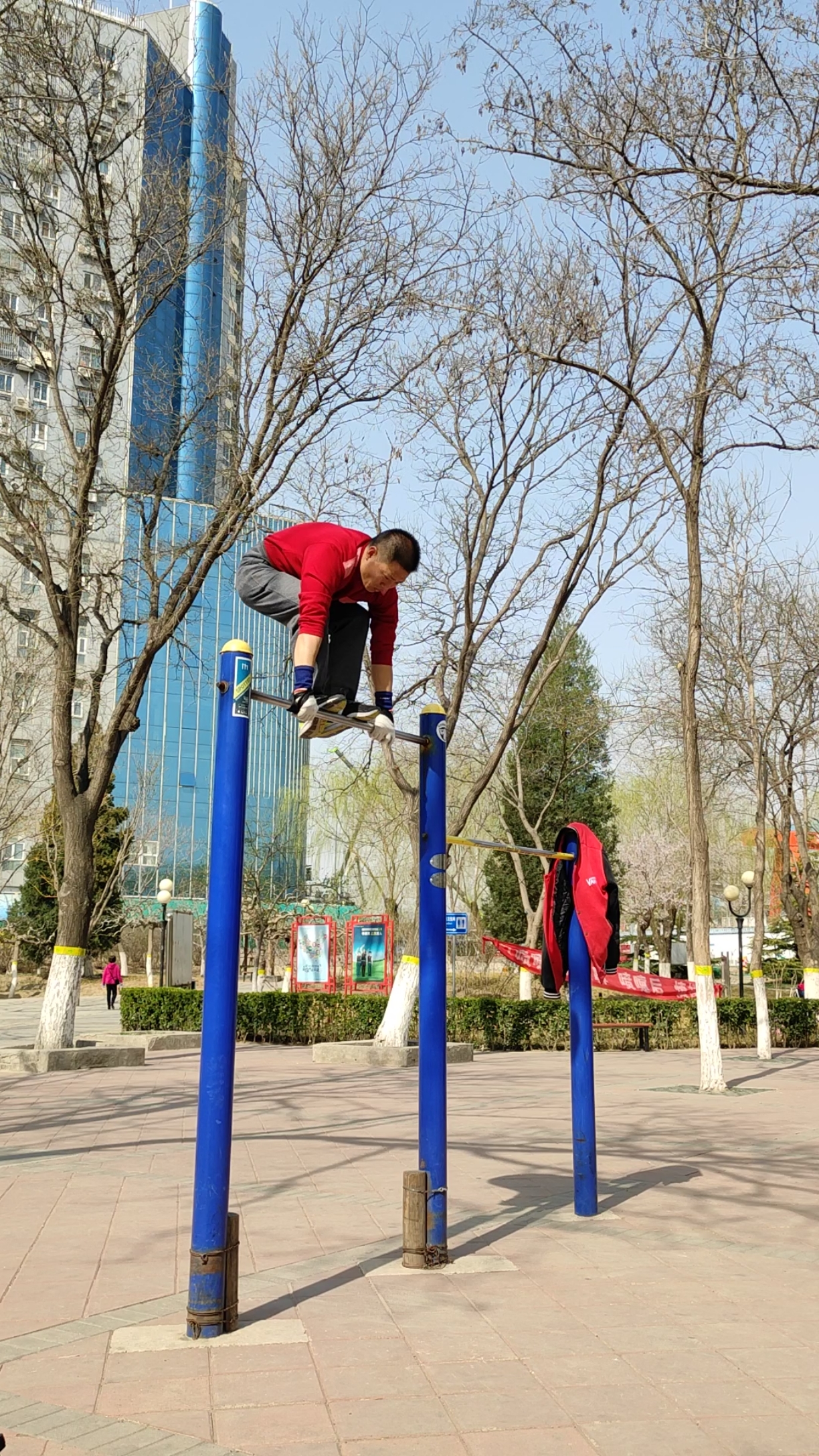 街健无极传递正能量#这两个动作够一年半载学的