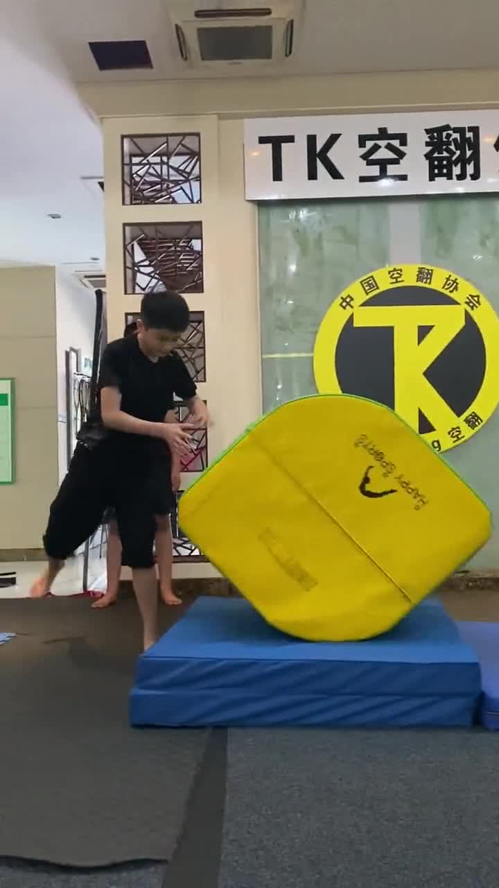 原来后空翻,都是这样练习的,学到了学到了!