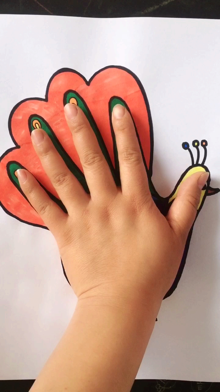 创意简笔画#手掌画孔雀,和宝宝一起来画吧