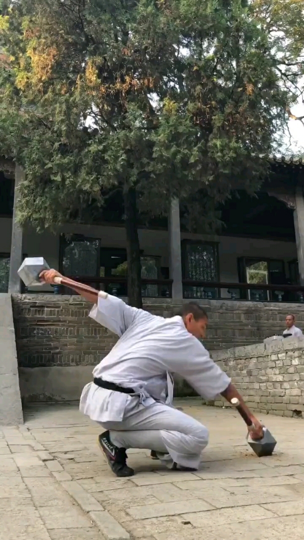 少林武僧霸气双锤