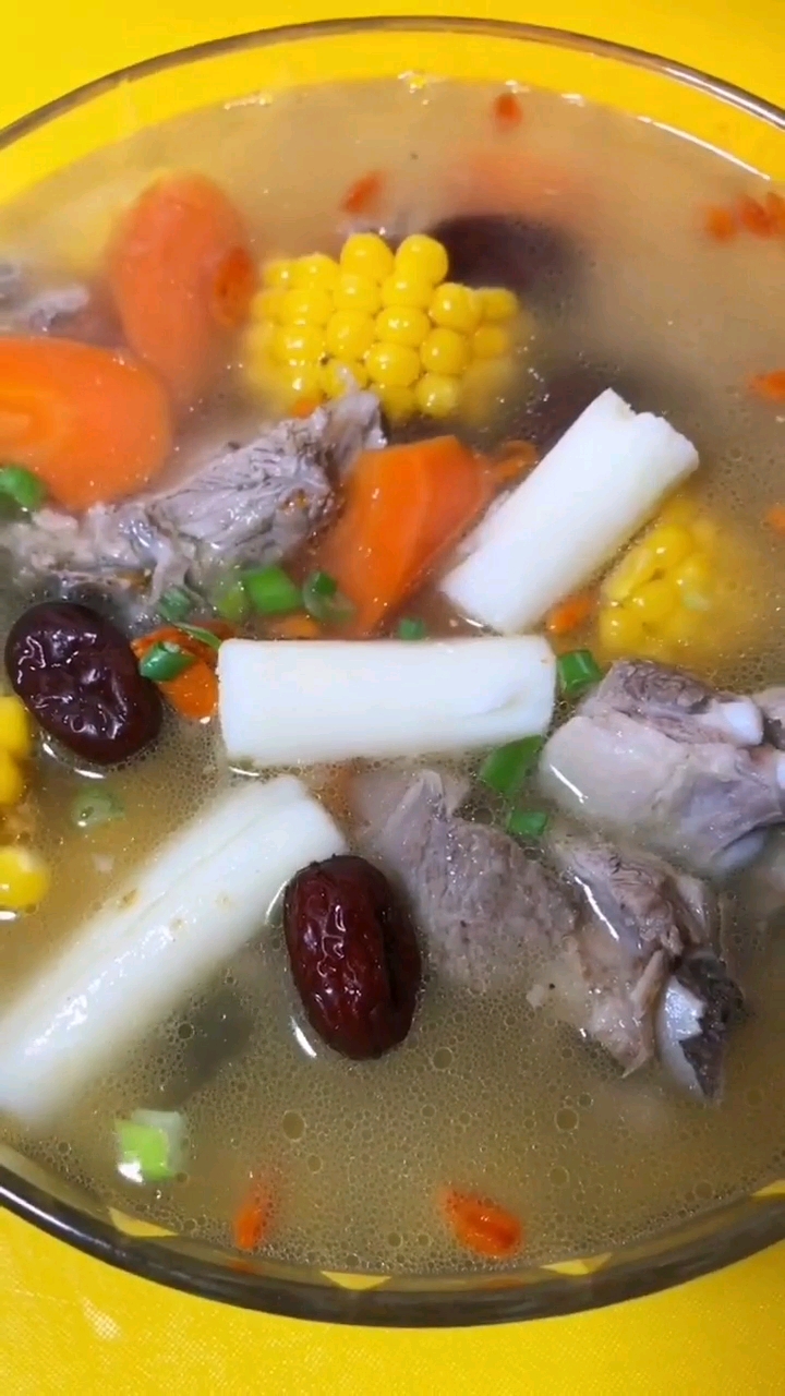 好吃的营养排骨汤.