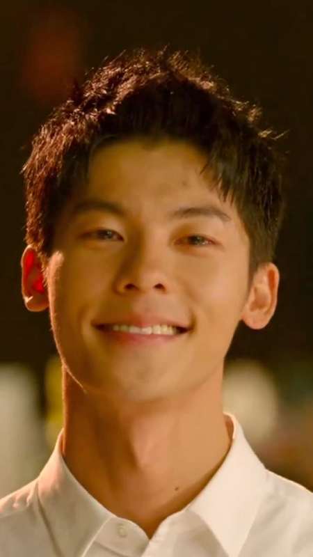 因为一句后悔,她就否定了周潇齐对她十五年的喜欢