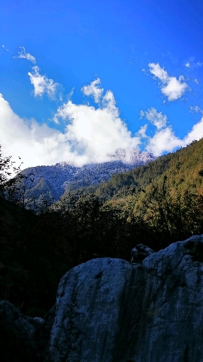 带上全民去旅行#怒江大峡谷美丽的冬季雪景.
