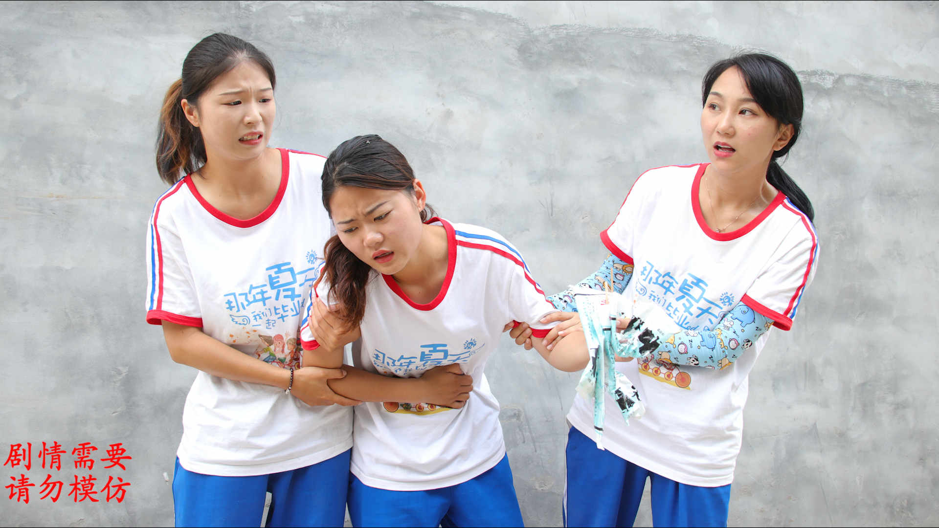 莹莹不听劝阻没有节制吃雪糕,没想吃的拉肚子,小朋友不能这样哦