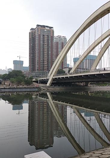 00:11河南有个平顶山,平顶山有个湛河,湛河上有个彩虹桥,彩虹桥有个