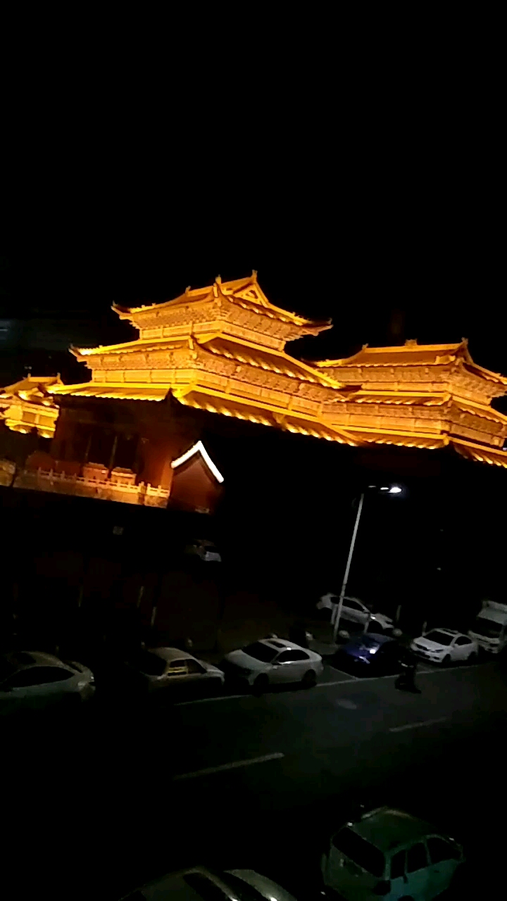看这观音庙的夜景多美