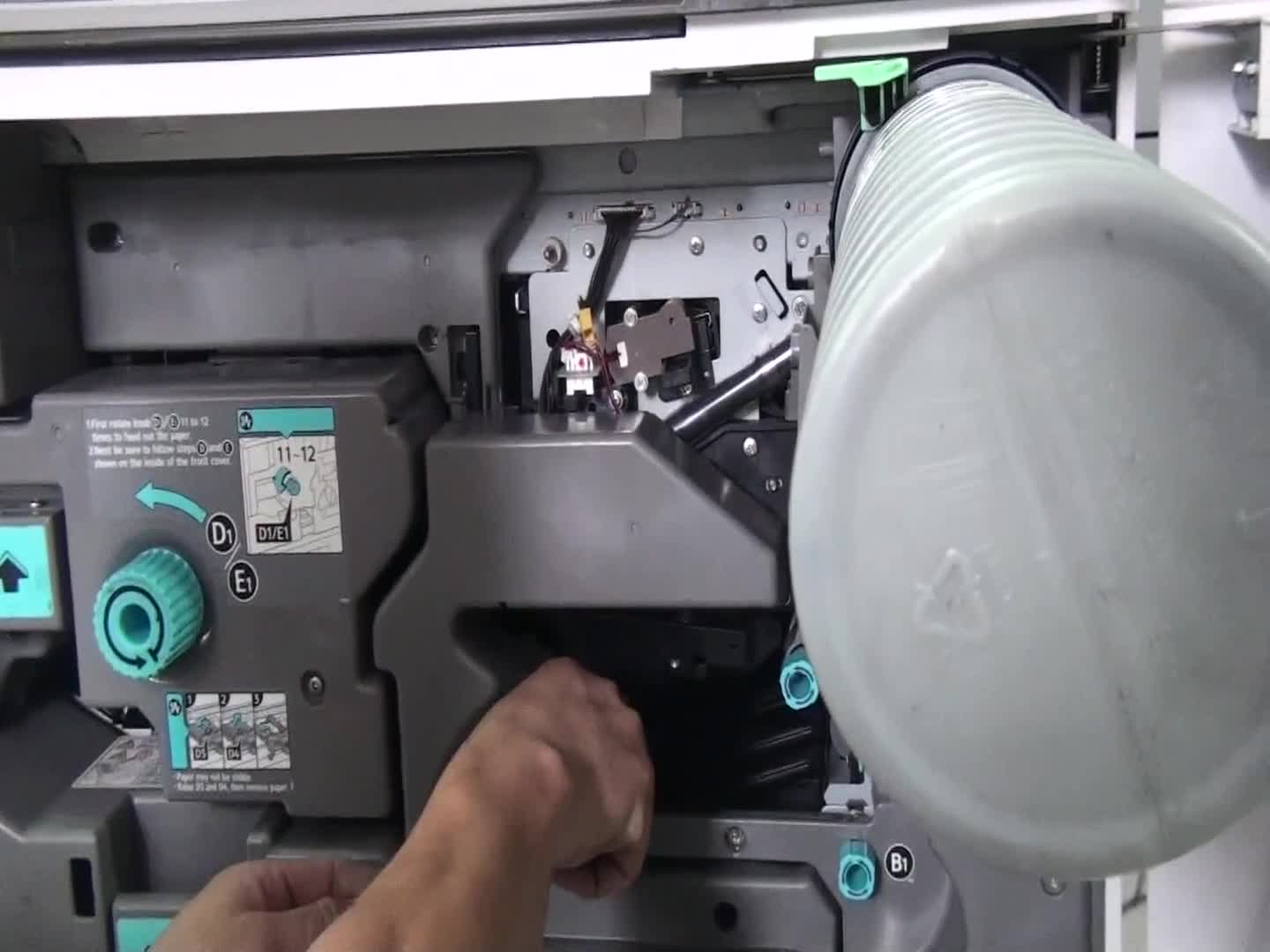 理光7502,9002鼓架前废粉管的更换(1)-度小视
