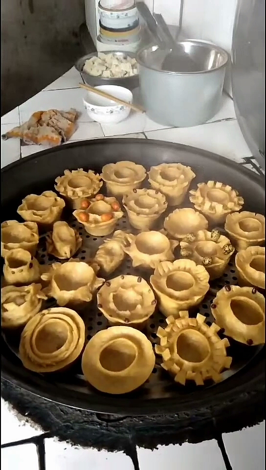 我们这的习俗正月十五自己家蒸的花灯