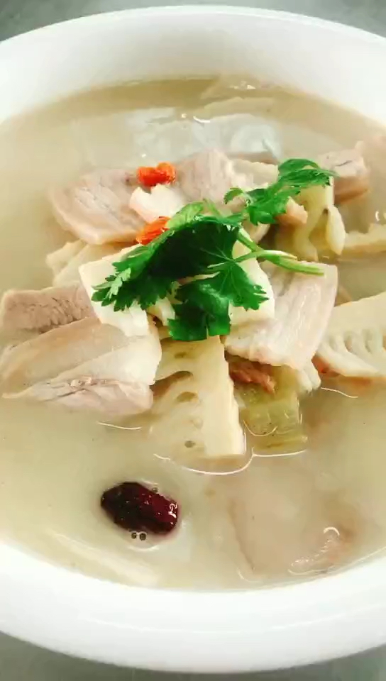 优秀如我#咸肉冬笋汤,冬天来了,最适合喝点这样的汤了.又营养又美味.