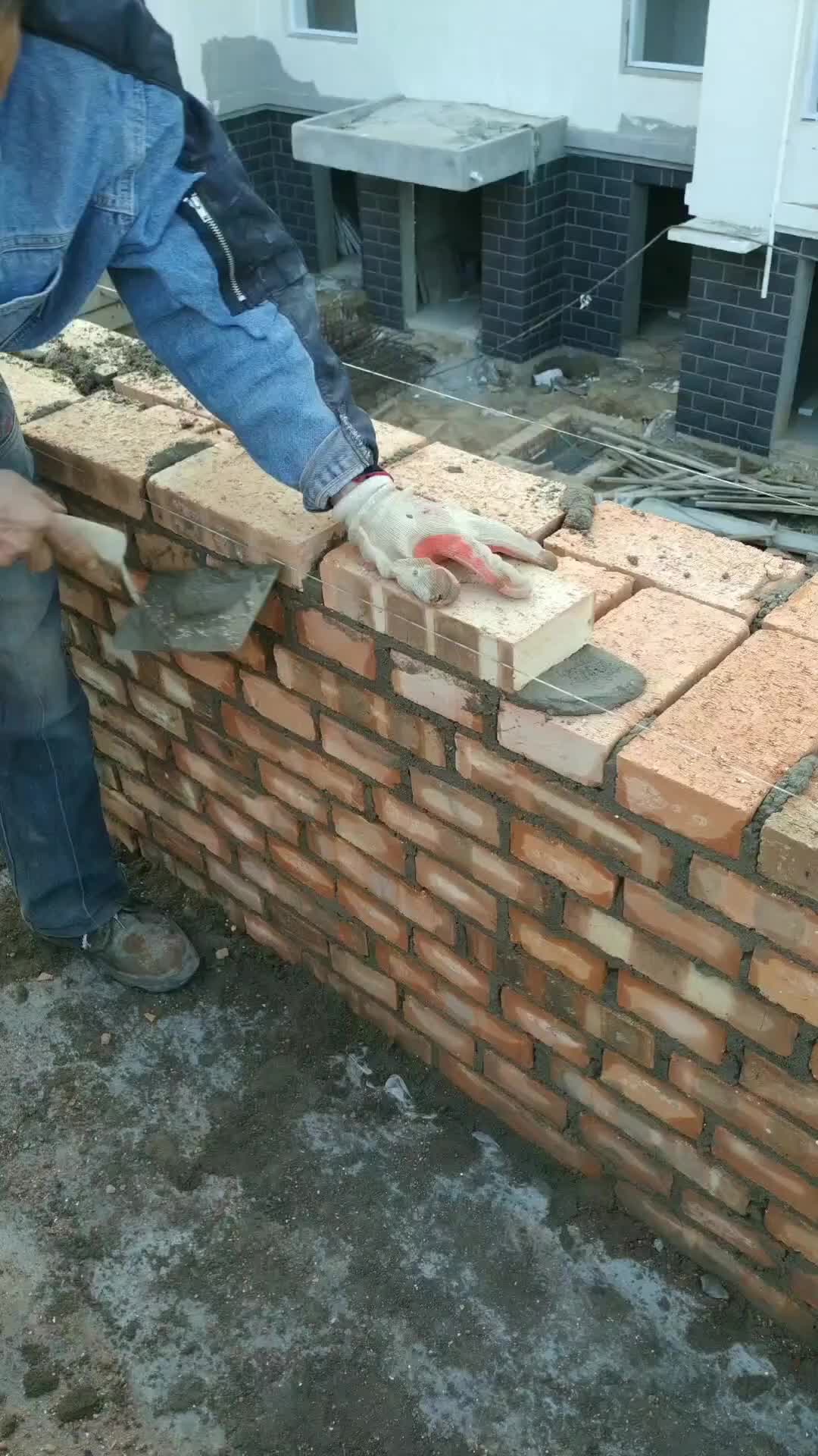 专业砌砖45年,老师傅今年60了15岁开始干瓦工