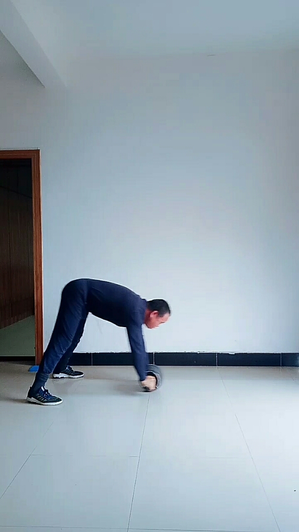 优秀如我#站姿健腹轮练习