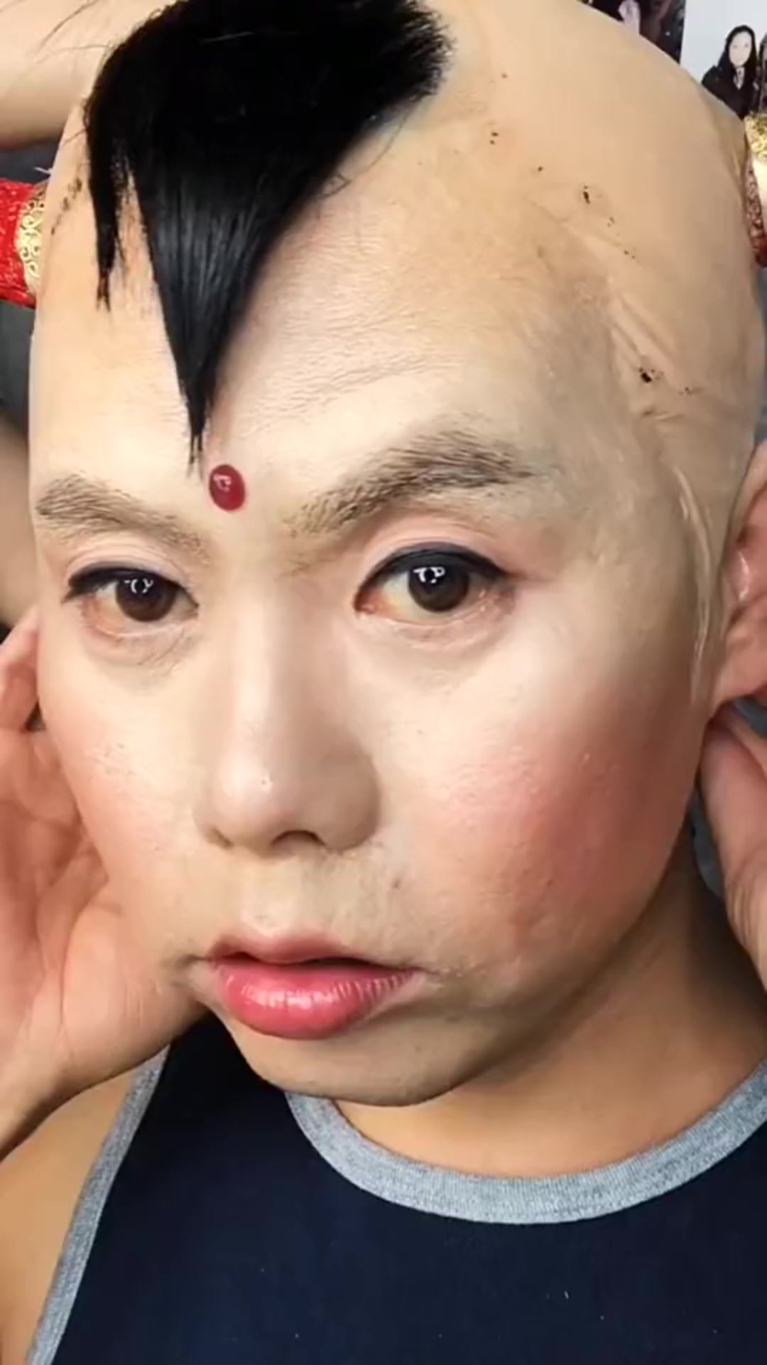 红孩儿饰演者片场卸妆,脱皮过程实在恐怖不敢看!