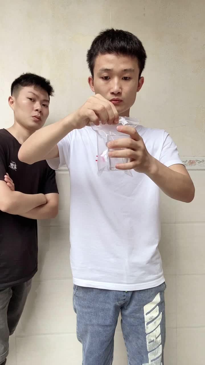 揭秘刘谦的意念爆杯魔术