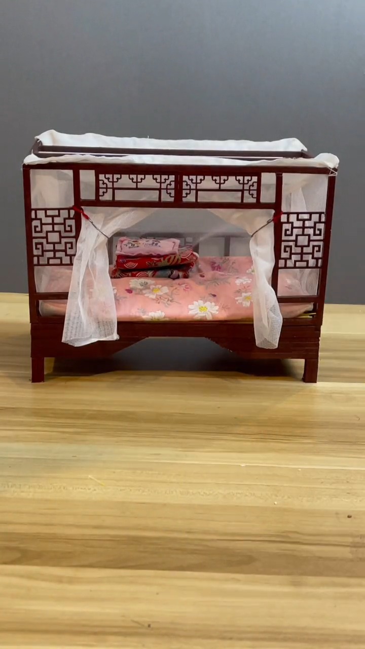 有一句话叫做,龙床不如狗窝