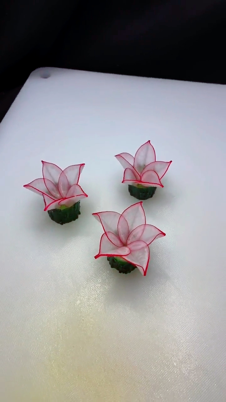 跨年留念#雕刻艺术,装饰摆盘,这花切的真漂亮@全民小助手