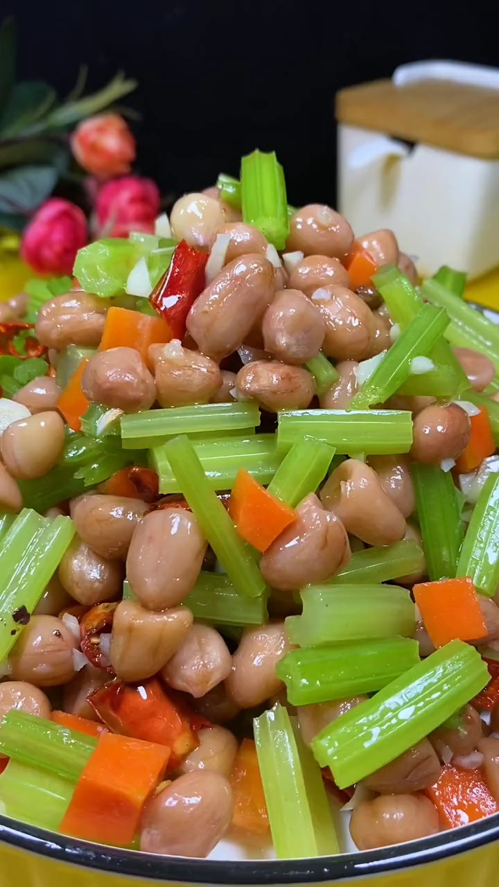 美食#芹菜炝花生米正确做法!下酒小菜年夜饭必备!-度小视