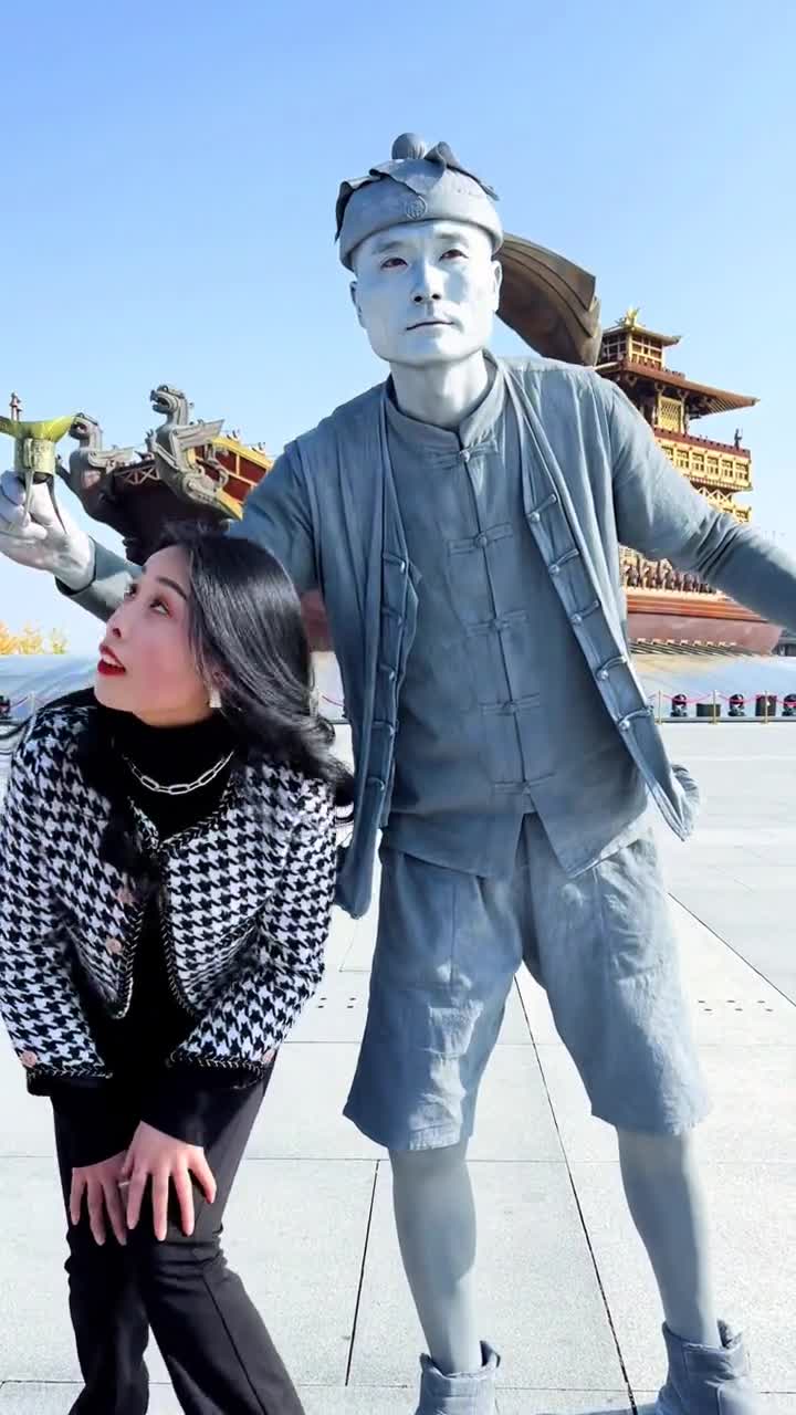 刚倒的热水烫嘴了吧银人阿少行为艺术我要上热门正能量