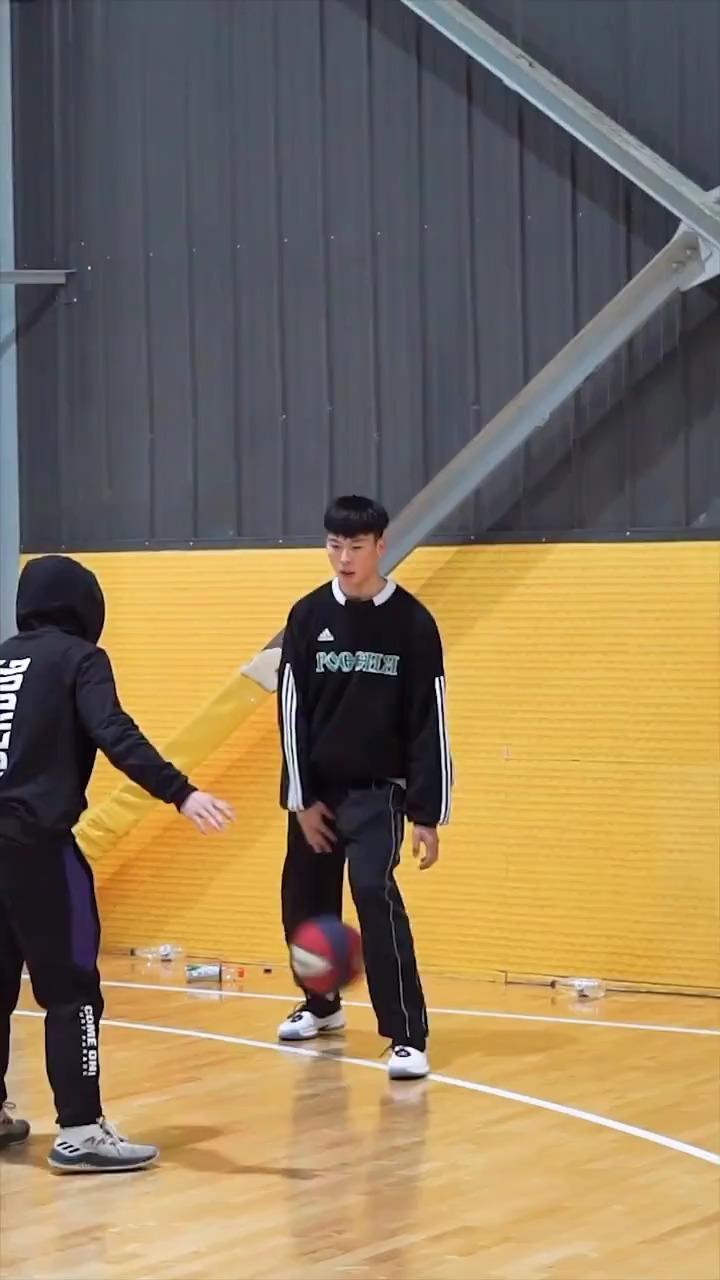 实战教学shammgod路人王人气球员平常心孟亚东带来招牌动作山姆高德