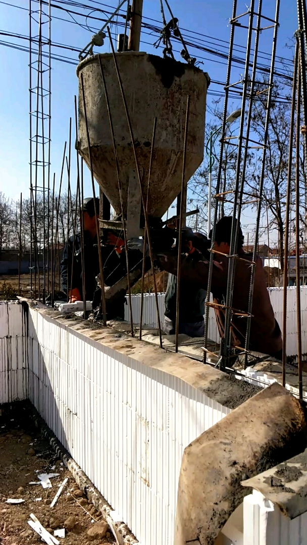 泡沫房里灌水泥,结不结实自己看