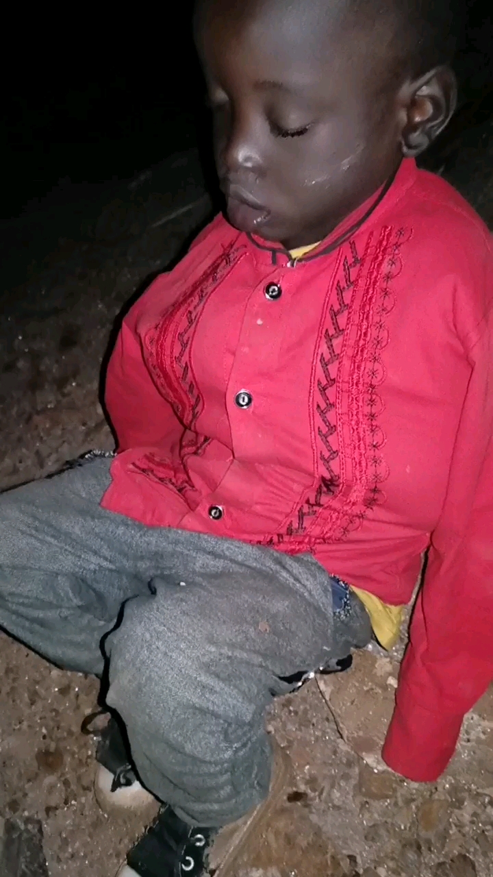 铁蛋你不知道自己长的黑是吗?大半夜的一顿好找啊,还以为丢了那