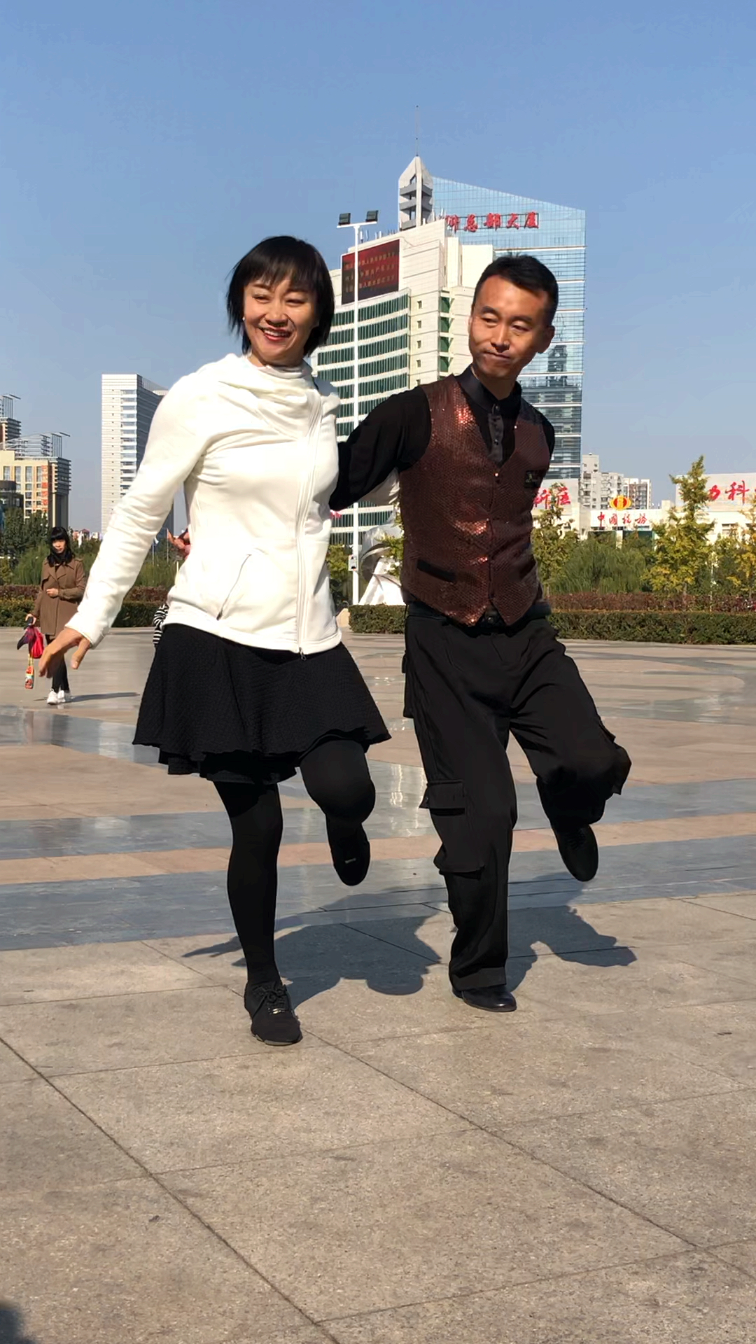 镜头里的秋天#滨芳兄妹组合