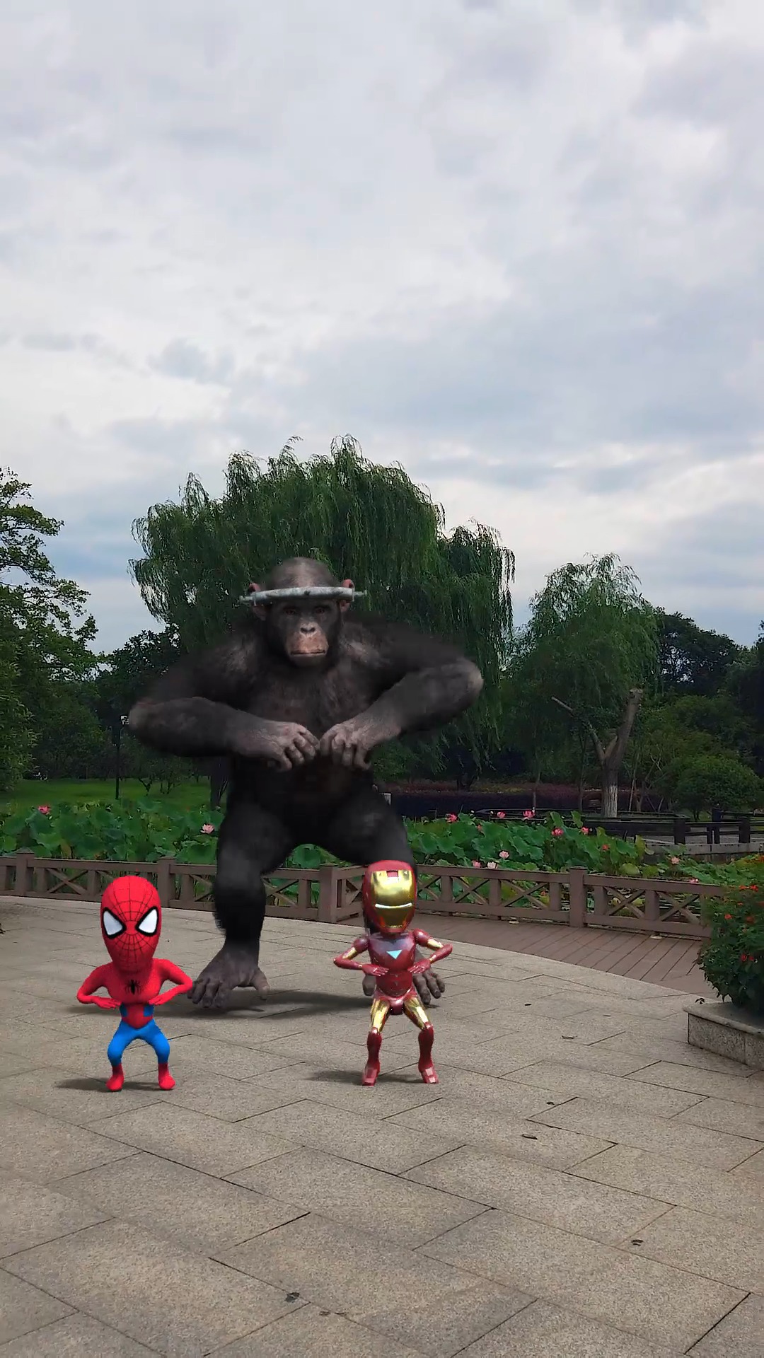 广场舞#大猩猩带着两个小朋友跳舞