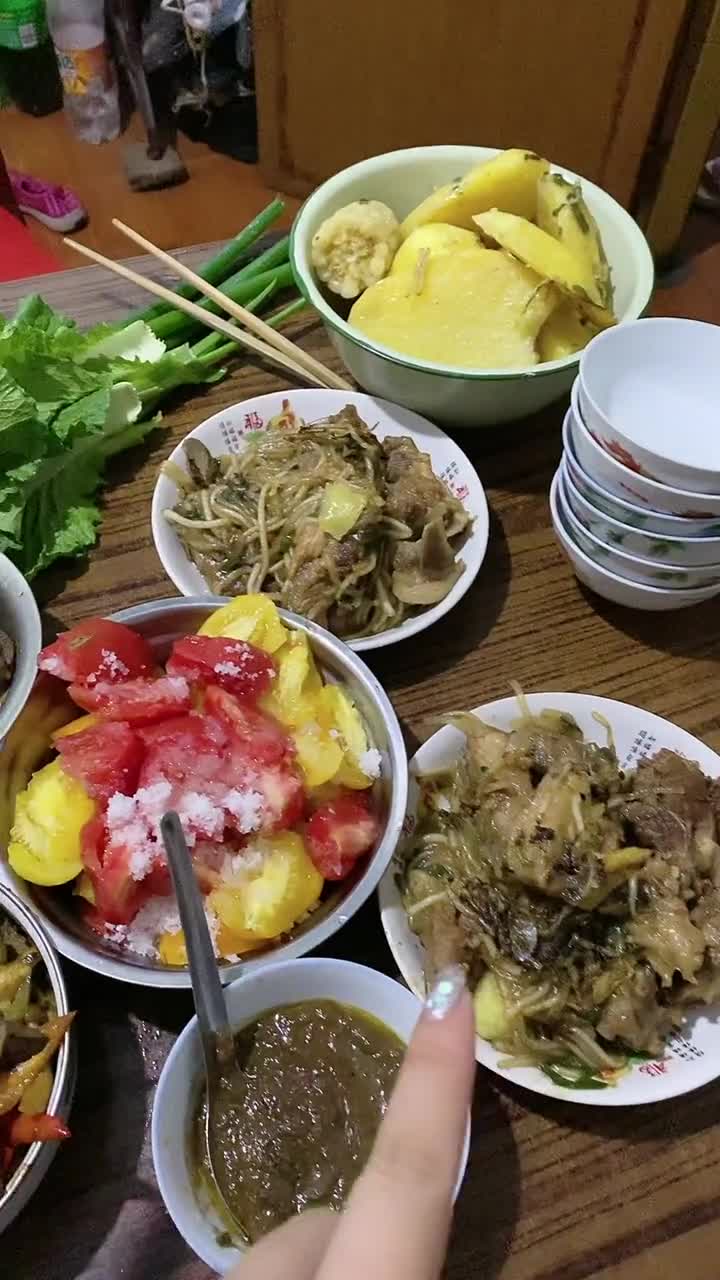 開飯啦開飯啦,農村家裡的大鍋飯真的超級香?