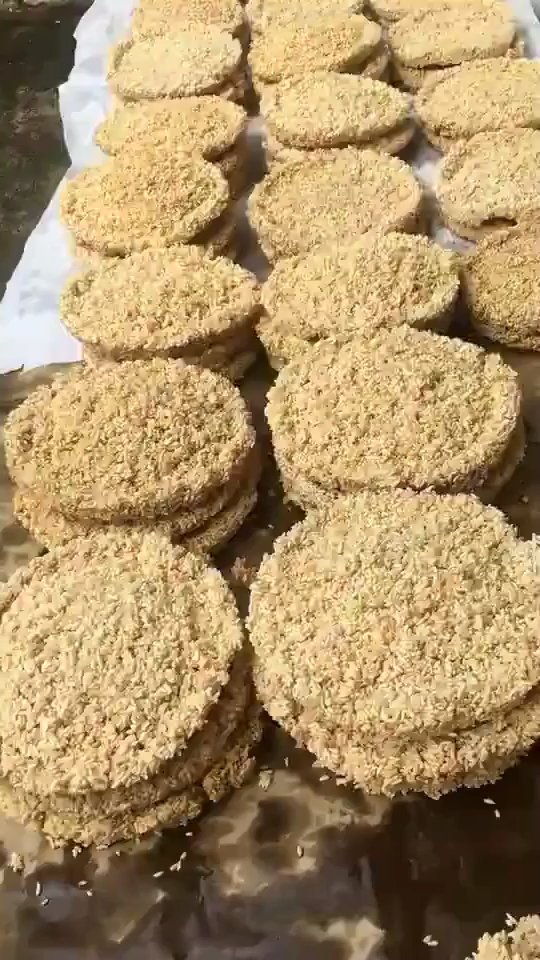 广西过年庆祝特产,晒干糯米油炸大饼