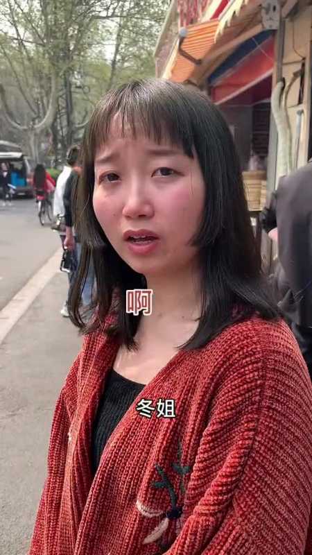 在面子和诱惑面前,冬姐假装考虑了好久.