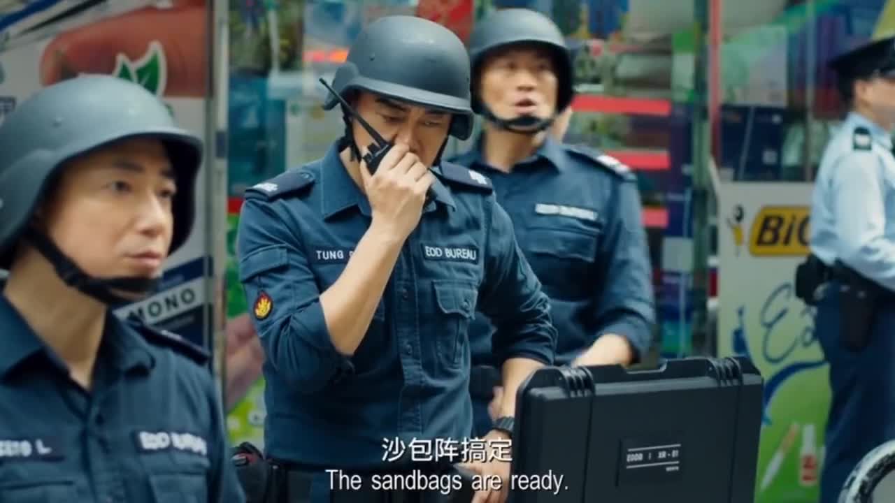 拆弹专家2:刘德华饰演排爆警察演绎坚守最后的英雄