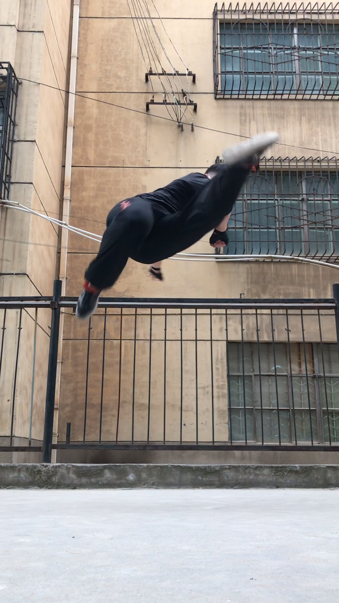 17秒学会腾空三横踢!