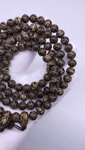 越南芽庄龙鳞纹沉香 ,油脂漂亮 漂亮极致,重:31克.