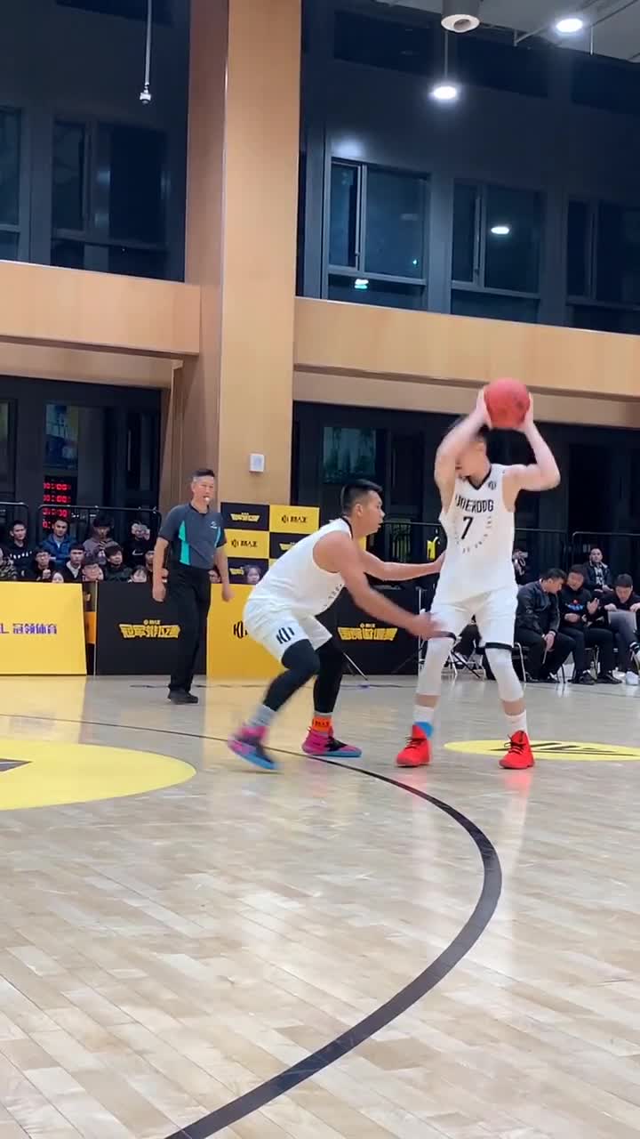 路人王篮球黄一鸣前武汉体院队长路人王两冠王路人王八月冠军排位赛