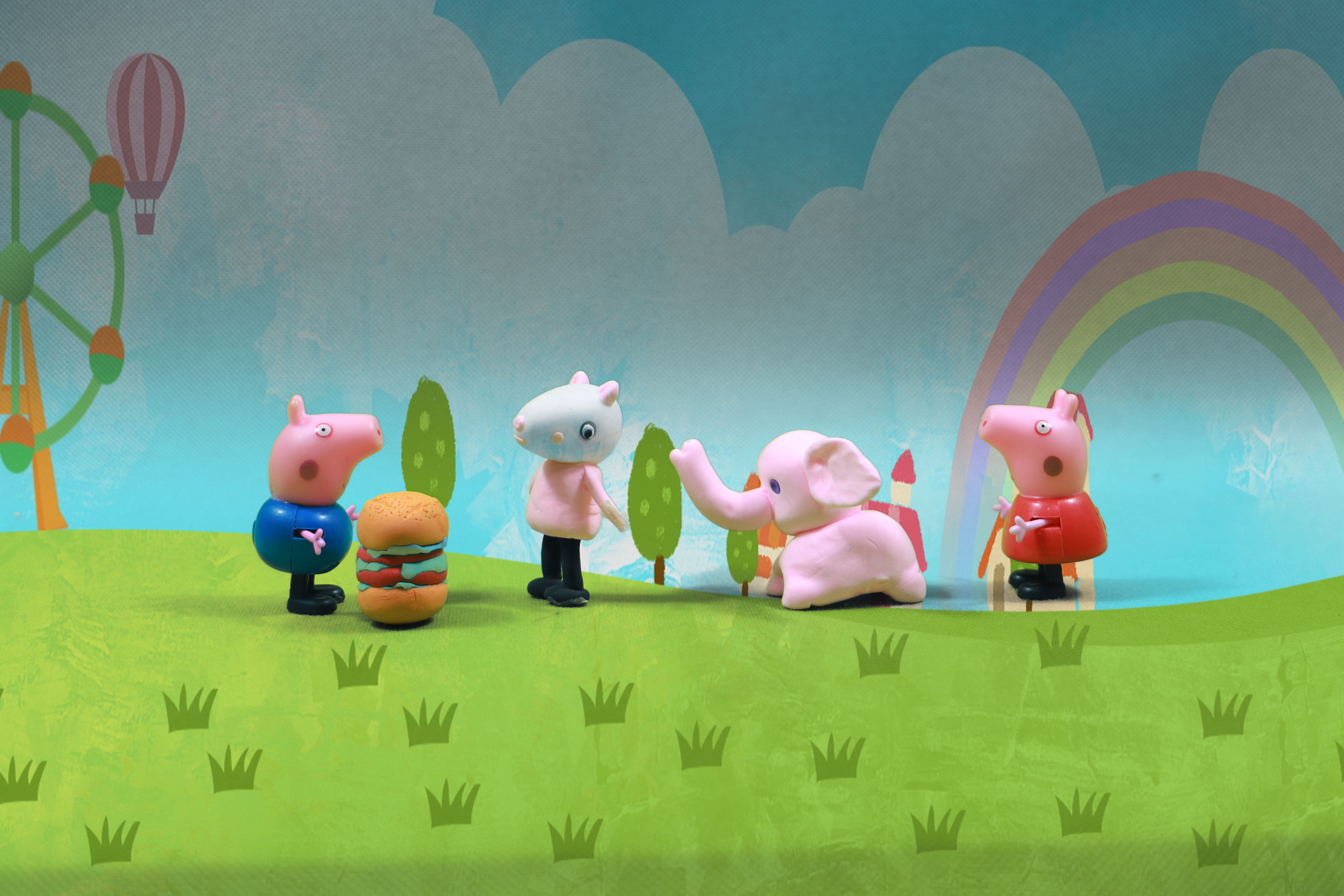 乔治请小羊苏西吃汉堡,没想小伙伴们都来了,结局太逗了