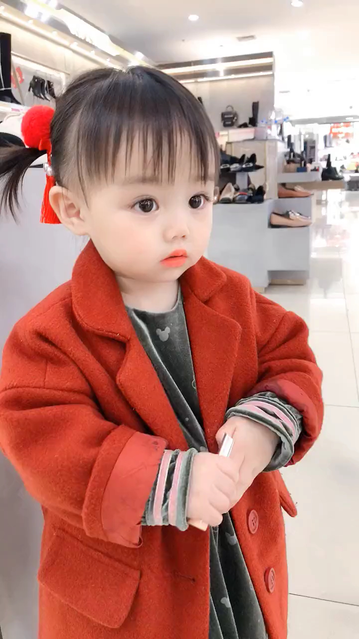 大眼睛萌娃
