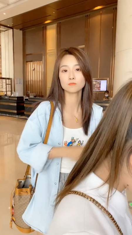 朱莉背包要回广州了一路顺风苏宁朱莉-全民小视频