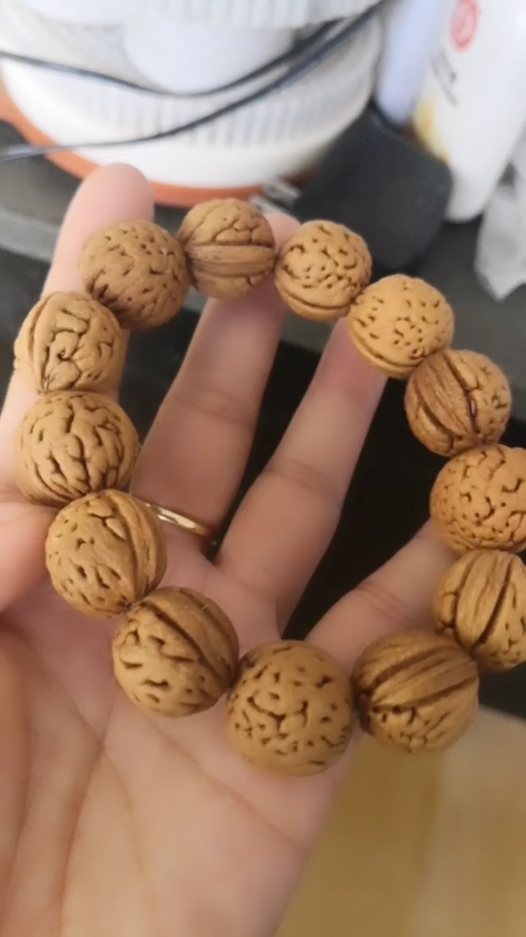 苹果园桃核手串