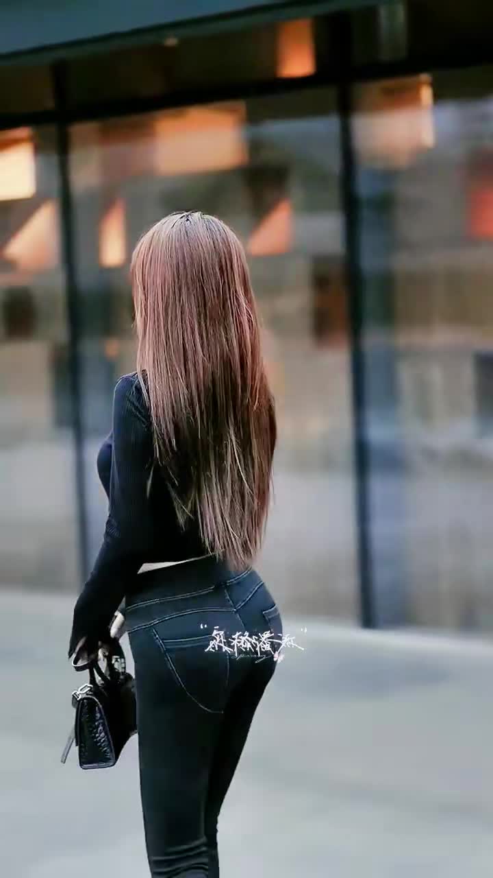 全民自拍#这小蛮腰背影杀真的绝了