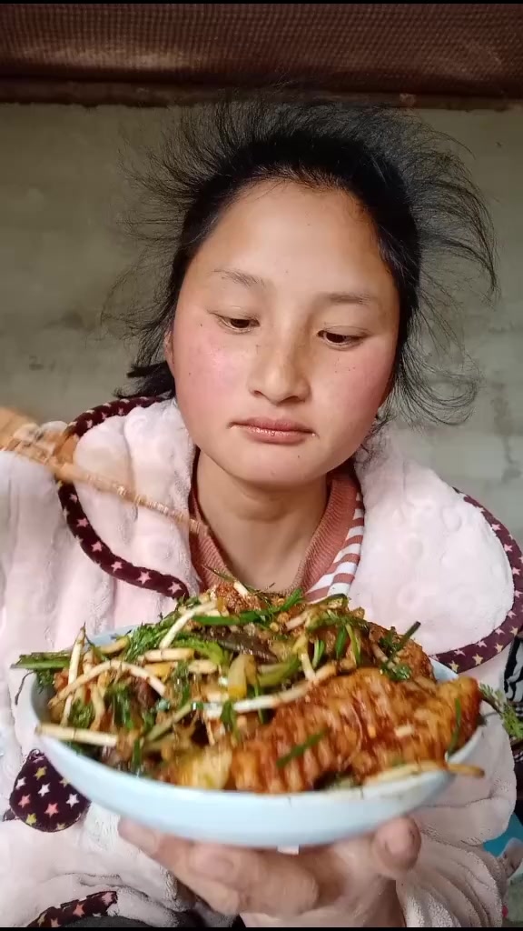 农村宝妈啊:现在社会,住这样的房子每天都提心吊胆,风大怕吹走,下雨怕